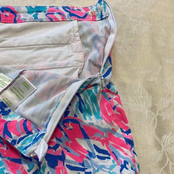 Lilly Pulitzer Hazelle Stretch Short Cosmic Coral Cracked - Picture 4 of 7